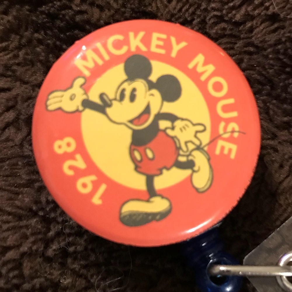 Red yellow full Mickey badge reel